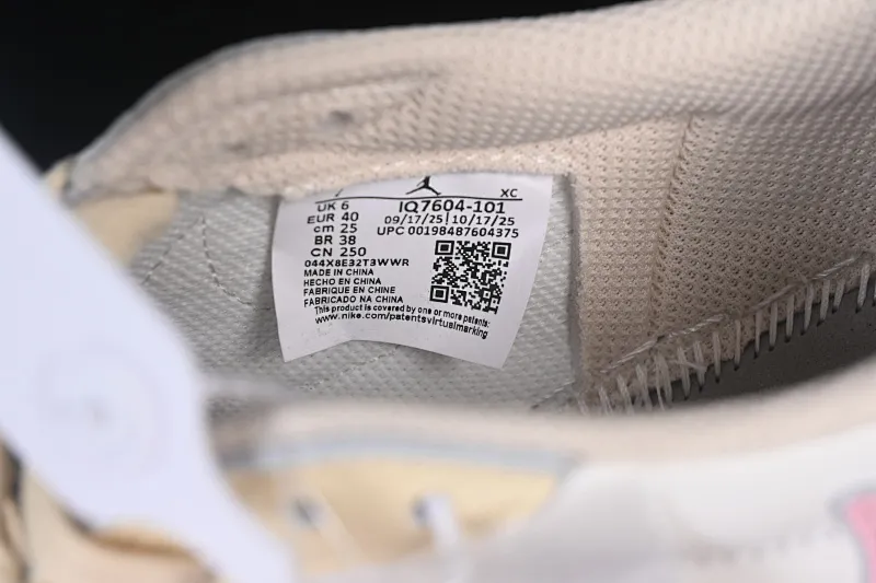 All categories Air Jordan Jordan series basketball shoes Air Jordan 1 Low Travis Scott x Air Jordan 1 Low OG AJ1 Joe 1 undercut low IQ7604-101